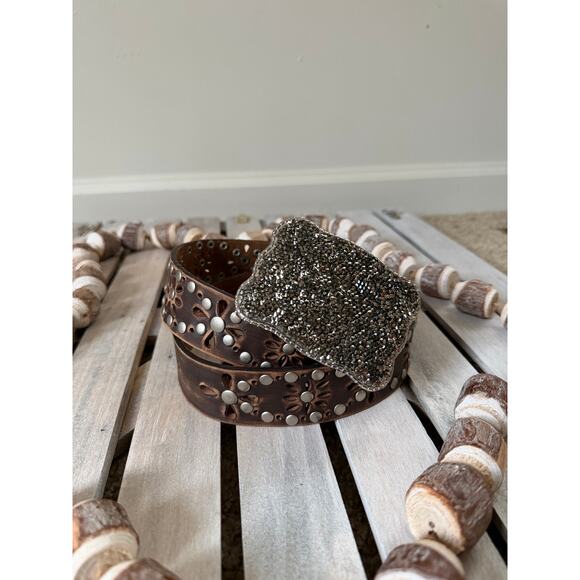 NWOT Wallet Buckle Crystal Leather Floral Cutout Studded Belt main image 10